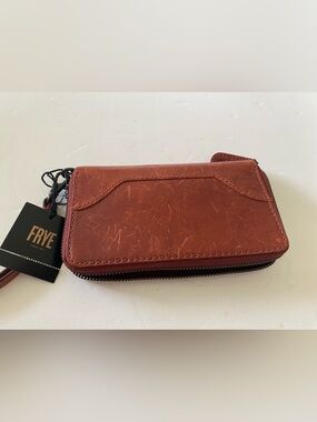 Women’s Frye Logo Melissa Brown Leather Accordion Zip Phone Wallet Wristlet NWT